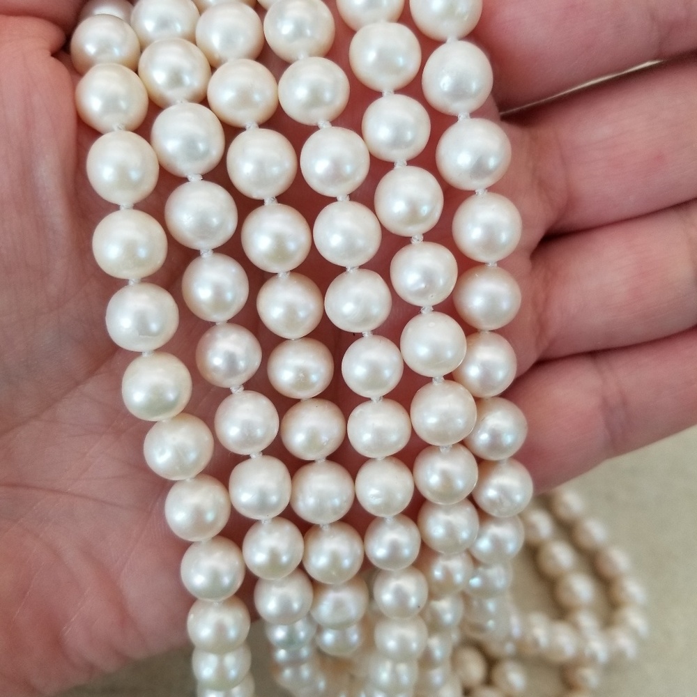 REAL Classic Pearl Necklace - Picture 4 of 4